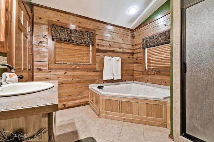 Secluded 2 Story Cabin Pool Wifi Smart Tvs Eureka Springs Εξωτερικό φωτογραφία